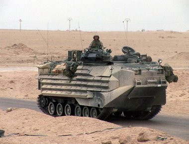 Αμφίβια AAV-P7 των Πεζοναυτών στην Τάμπα της Φλόριντα σε αποστολή διάσωσης (βίντεο)